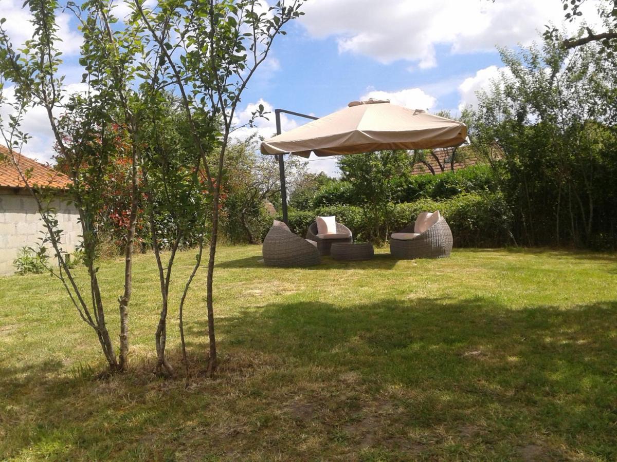 Domaine De La Rue Bed and Breakfast La Berthenoux Εξωτερικό φωτογραφία